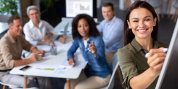 Trabalho-presencial-time-reunido